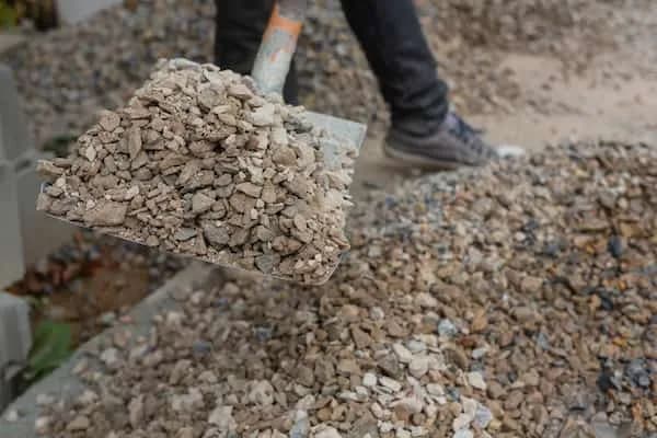 Jaki beton na fundament B20 czy B25 - wybierz najlepszy dla swojej budowy Jaki beton na fundament B20 czy B25 - wybierz najlepszy dla swojej budowy