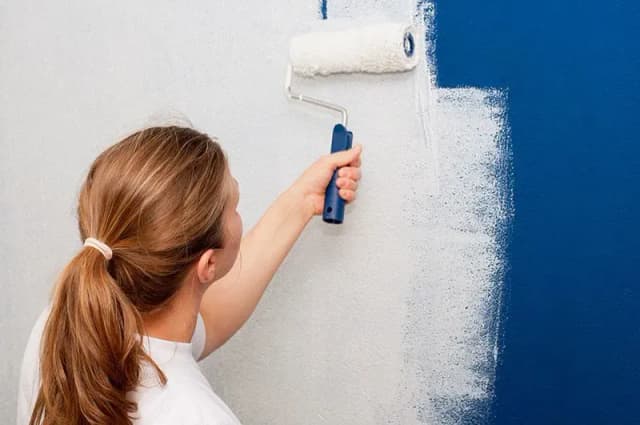 Jak malować farbą lateksową Dulux – uniknij najczęstszych błędów Jak malować farbą lateksową Dulux – uniknij najczęstszych błędów